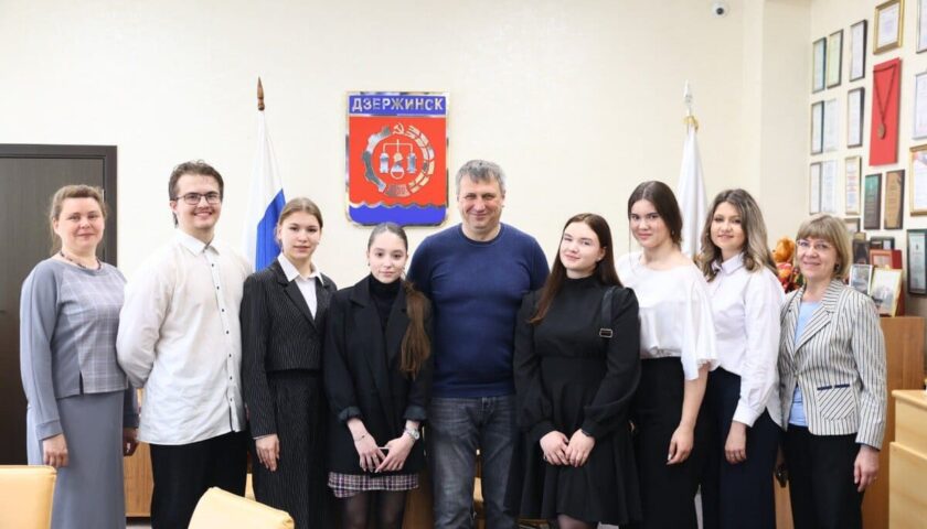 Мэр Дзержинска Иван Носков встретился с учениками Мендлеевских классов