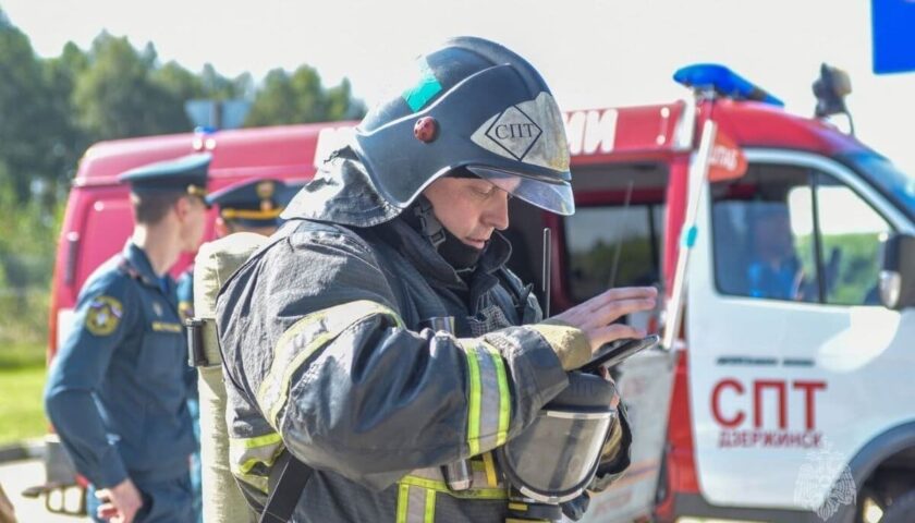 Дзержинские спасатели отработали эвакуацию людей из зоны задымления