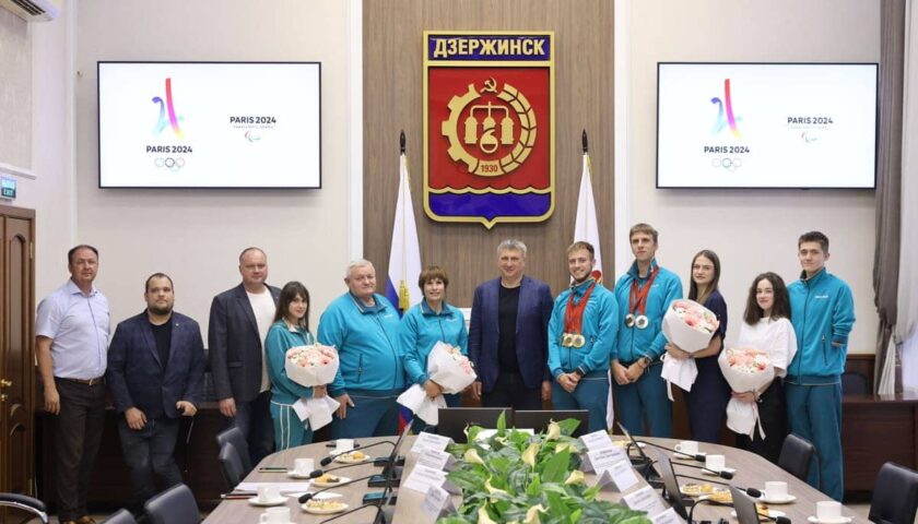 Глава Дзержинска Иван Носков встретился с паралимпийскими чемпионами