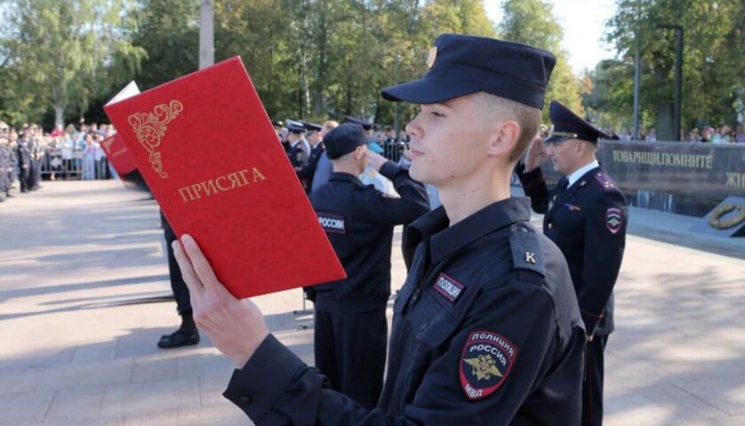 Курсанты принимают присягу