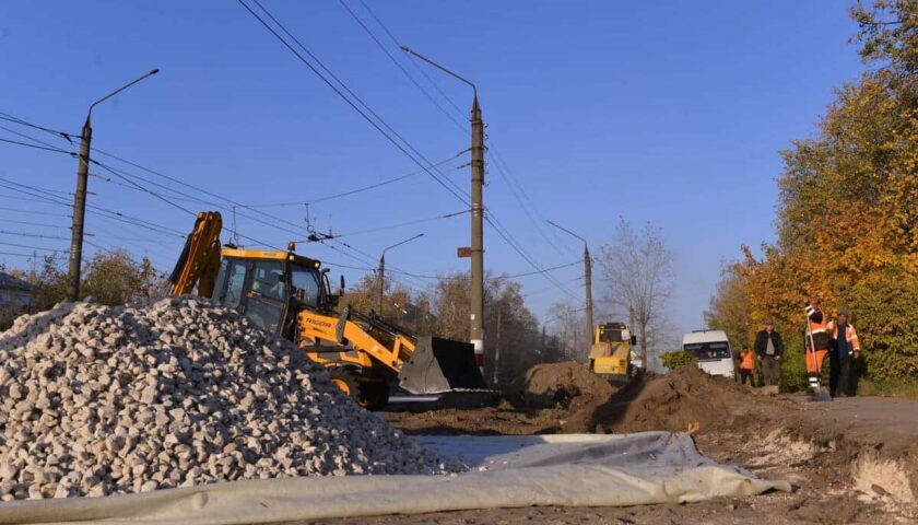 Строительство парковок для новой школы в Дзержинске почти завершено