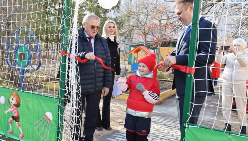 Новое футбольное поле открыли в детском саду № 140 в Дзержинске