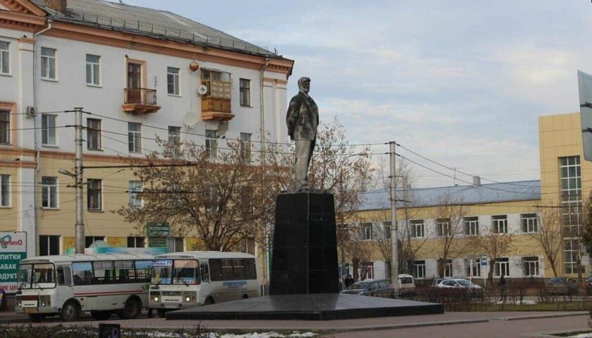 Реставрация памятника Маяковскому в Дзержинске обойдётся в 15 млн рублей
