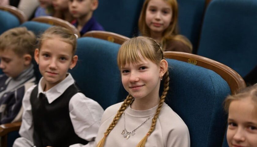 Более 500 одарённых детей пригласили на Ёлку главы Дзержинска