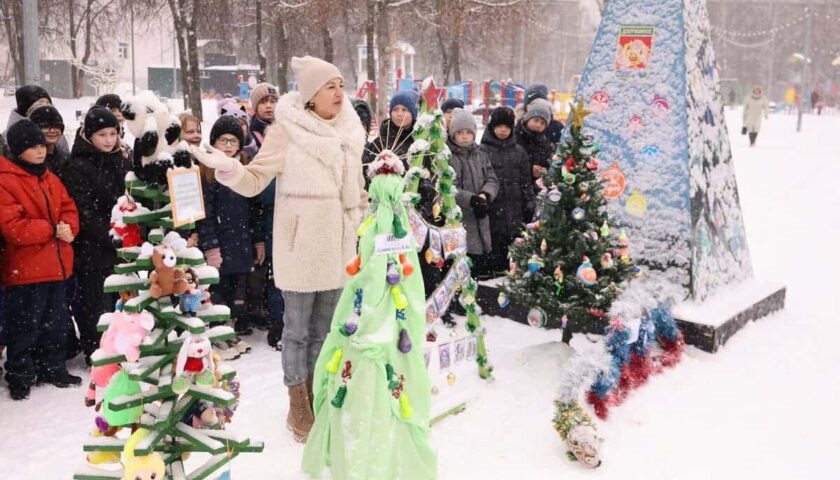 Школа № 68 победила в конкурсе «Самая красивая новогодняя ёлка» в Дзержинске