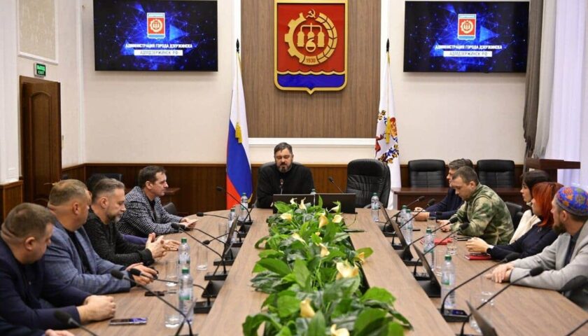 Глава Дзержинска Михаил Клинков встретился с волонтёрами