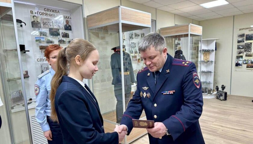 Первые паспорта вручили подросткам в музее истории УМВД в Дзержинске