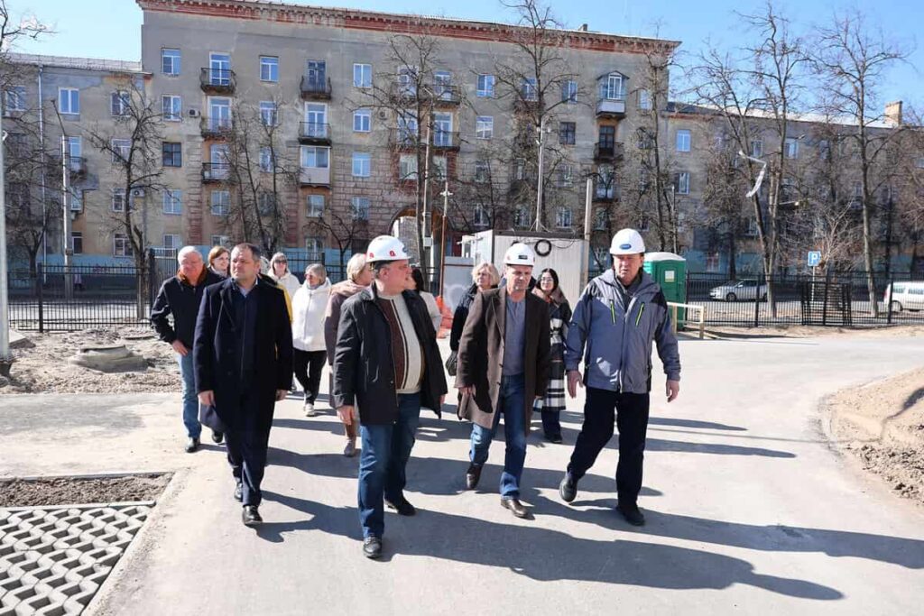 Депутаты выехали в школу