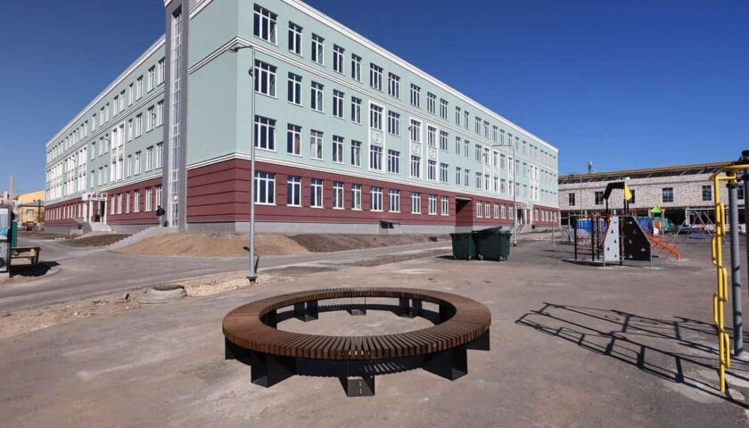 Депутаты выехали в школу