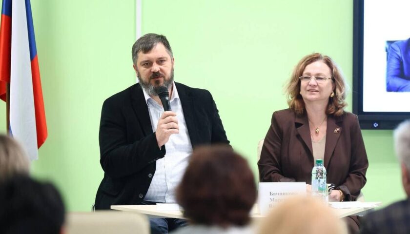 Глава Дзержинска встретился с директорами школ и учреждений допобразования