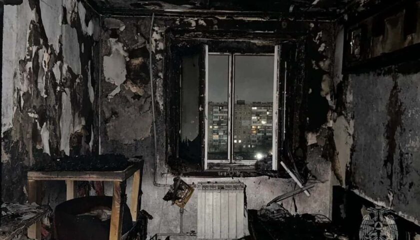 В Дзержинске эвакуировали 15 человек из горящего дома