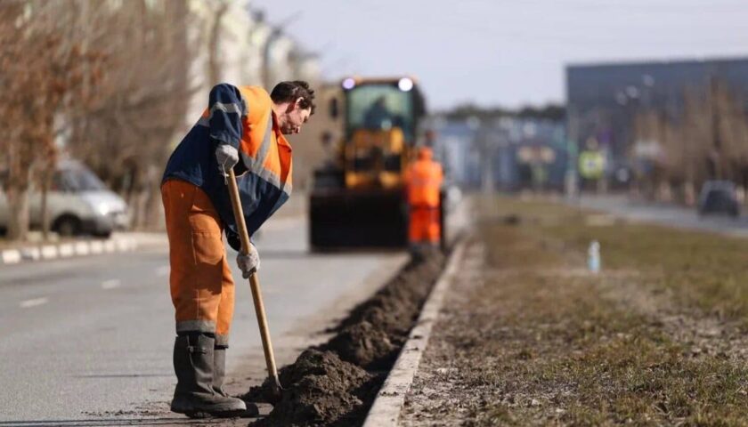 В Дзержинске началась уборка улиц и проспектов после зимы